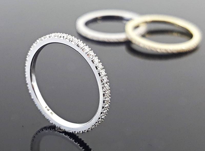 Diamant Band Ring, Micro Pave Gold Full Eternity Ehering Diamant Band Ring, Micro Pave Gold Full Eternity Ehering von RandSjewelry