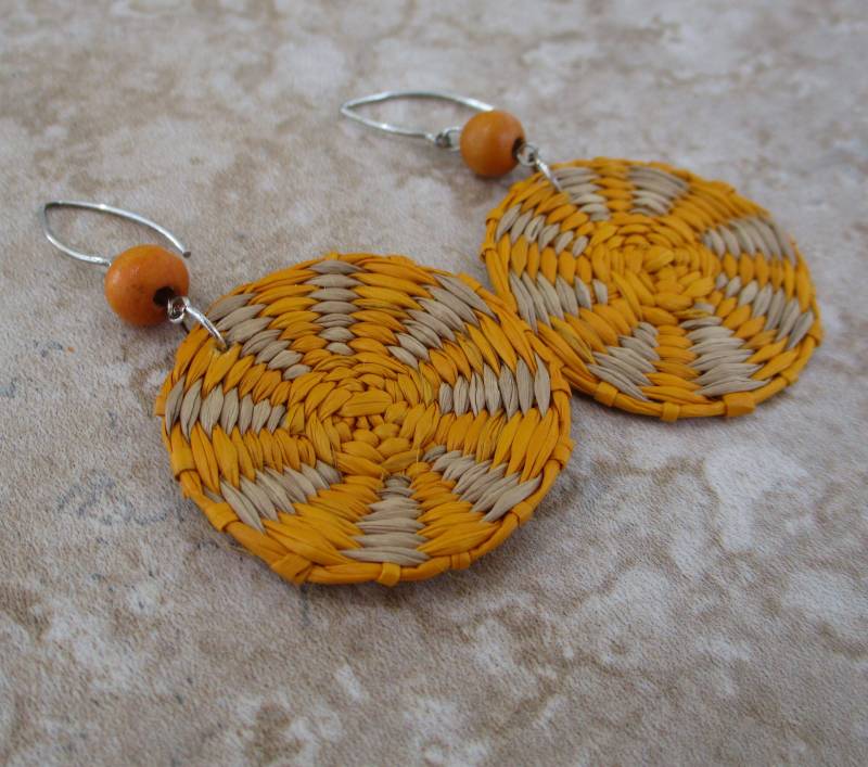 Orange Und Tan Iraca Faser Ohrringe - Boho Gewebte von RandallVDesigns