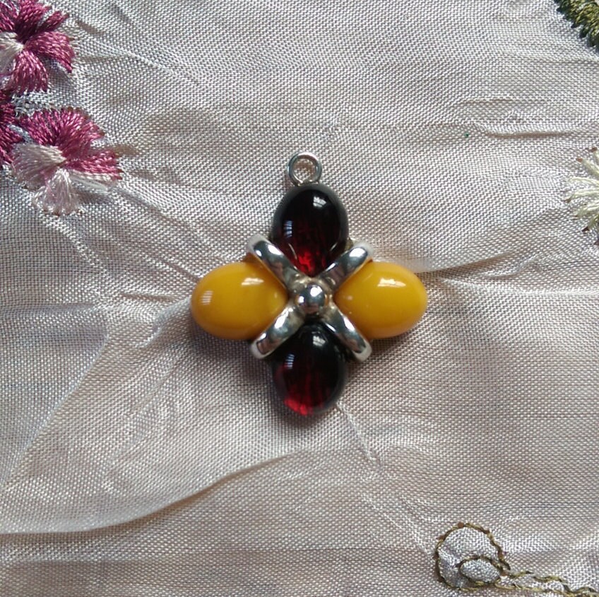 Maßgeschneiderter Edelstein Und Silber Kreuz Anhänger Maßgeschneiderter Edelstein Und Silber Kreuz Anhänger von RandomAttic33