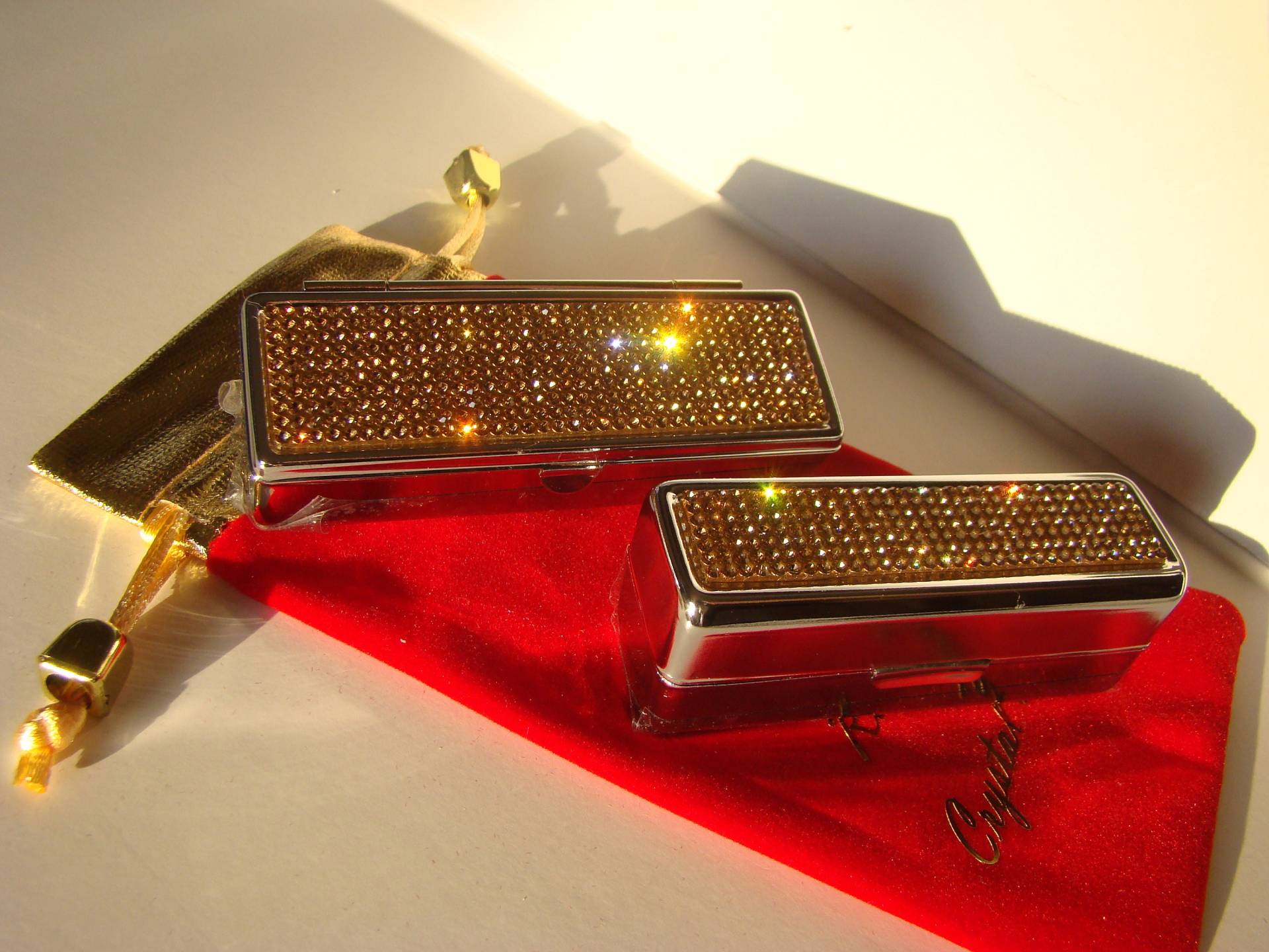 Gold Topaz Rhinestones Auf Einem Lippenstift-Etui/Lippenstift-Box/Lippenstift-Halter Mit Spiegel | Roter Samtbeutel Eingeschlossen Gold Topaz Rhinestones Auf Einem Lippenstift-Etui/Lippenstift-Box/Lippenstift-Halter Mit Spiegel | Roter Samtbeutel Eingeschlossen von RangseeCrystalCases