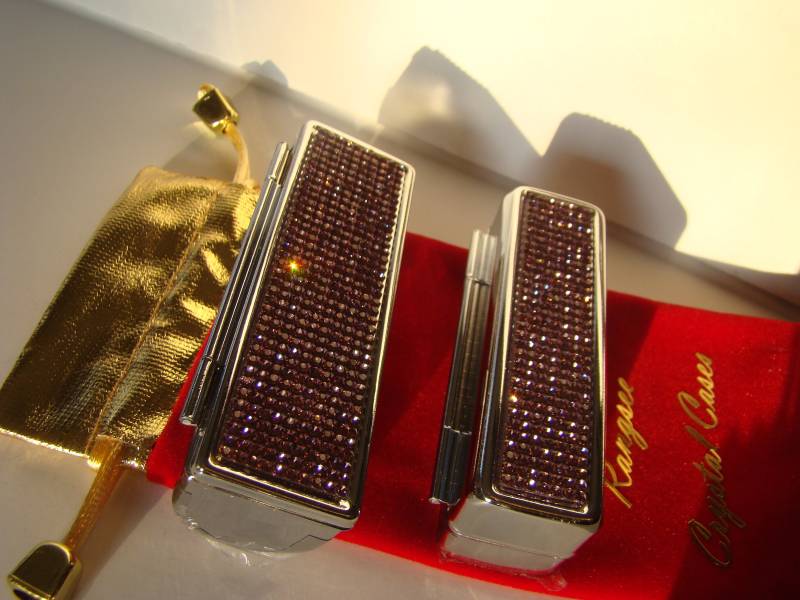 Lila Amethyst Strass Kristalle Auf Einem Lippenstift Etui/Lipstick Box/Lippenstift Halter Mit Spiegel | Roter Samt Beutel Ist Inklusive Lila Amethyst Strass Kristalle Auf Einem Lippenstift Etui/Lipstick Box/Lippenstift Halter Mit Spiegel | Roter Samt Beutel Ist Inklusive von RangseeCrystalCases