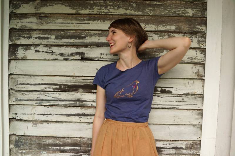 Herzvogel T-Shirt von RanunculusMarket