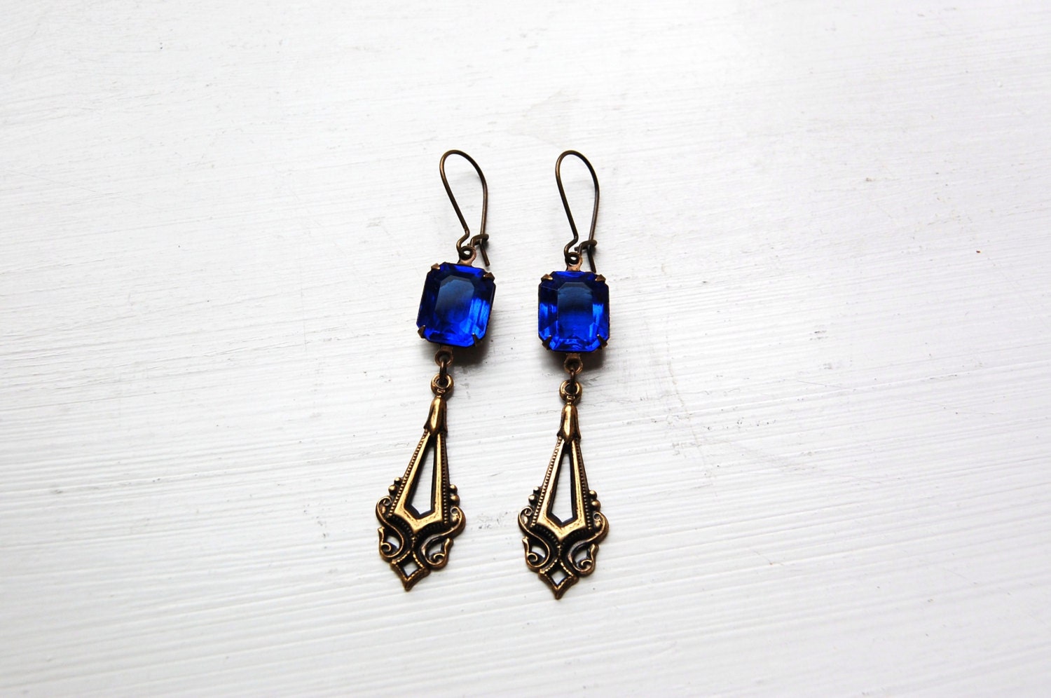 Vintage Tiefblaue Glasohrringe - The Blue Chandelier Vintage Tiefblaue Glasohrringe - The Blue Chandelier von RaquelAdanero