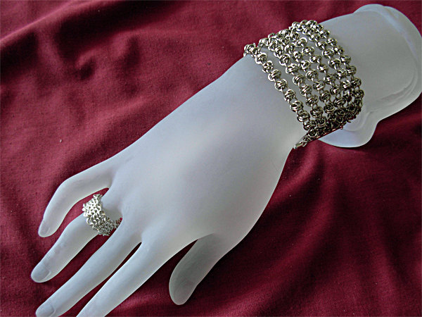 Mehrsträngiges Edelstahl Armband 6 Stränge Handgewebt Manschettenarmband Mehrsträngiges Edelstahl Armband 6 Stränge Handgewebt Manschettenarmband von RaquelChelouche