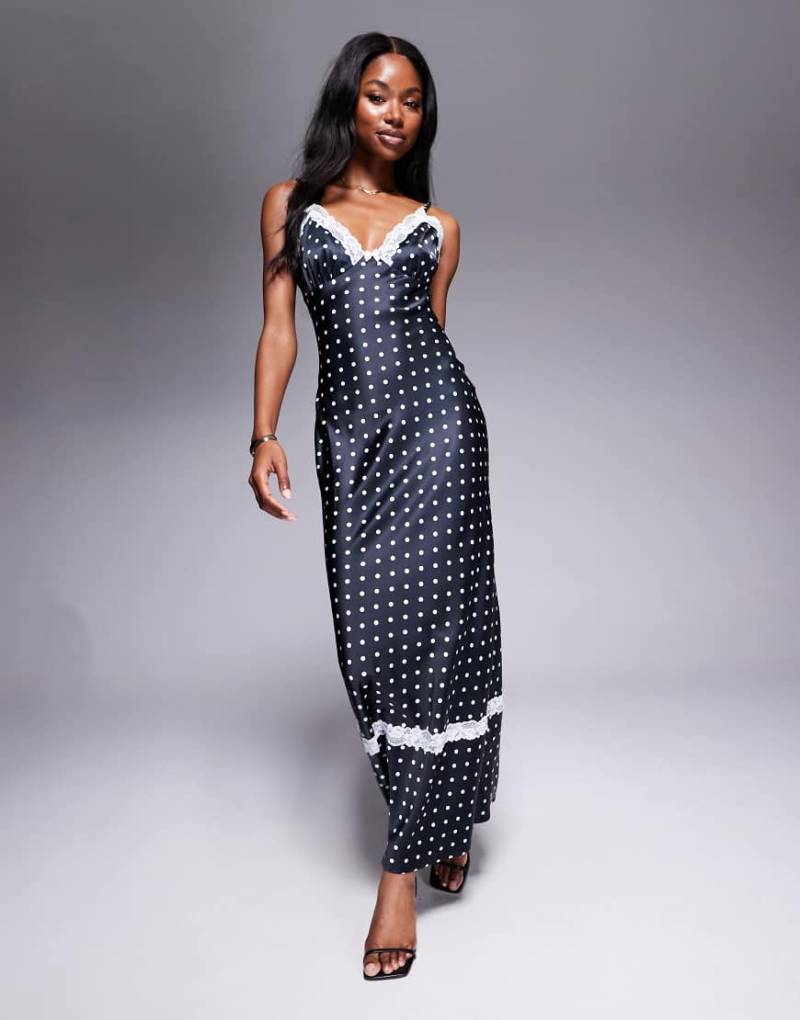 Rare London - Maxikleid aus Satin in Schwarz und Weiß gepunktet mit Spitzenborte von Rare