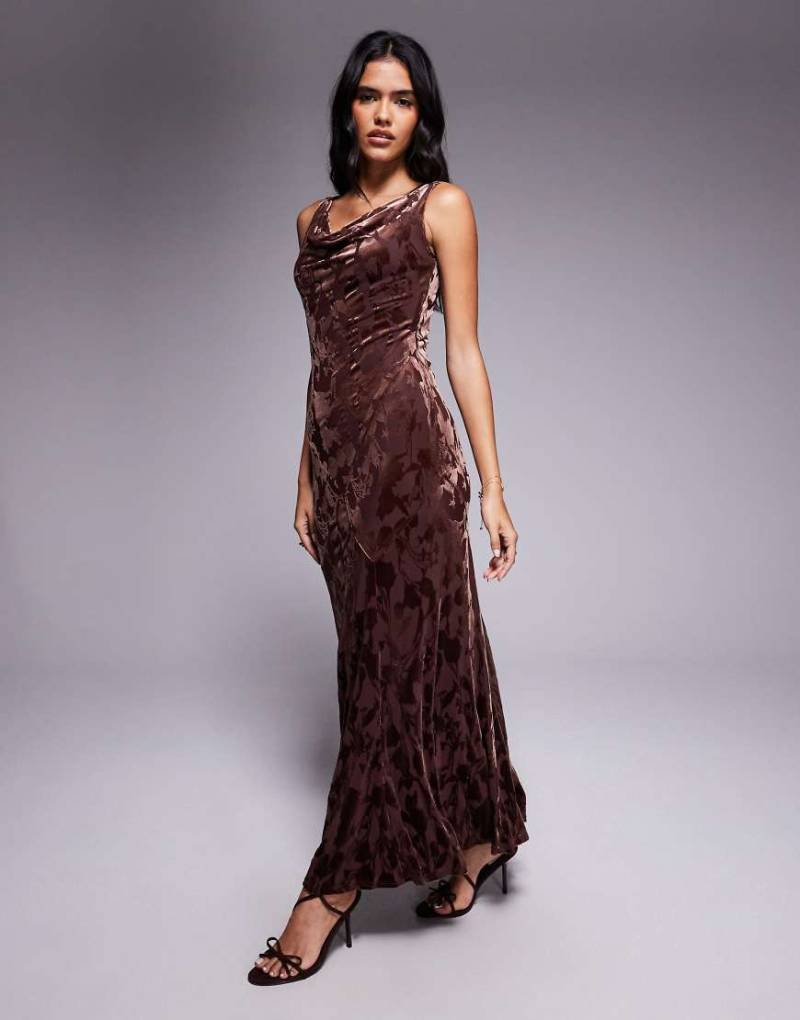 Rare London - Maxikleid in Braun mit abfallender Schulterpartie und Blumenmuster in Ausbrenner-Optik-Brown von Rare