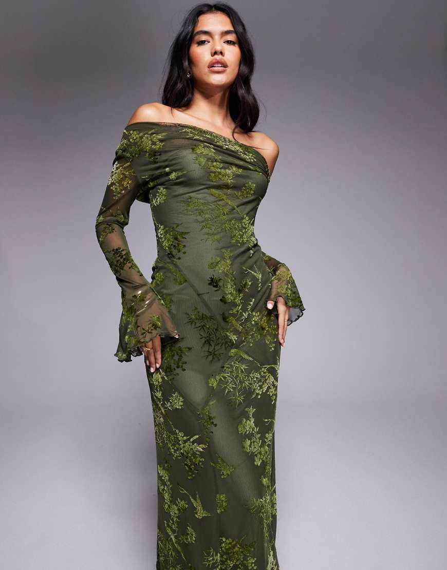 Rare London - Maxikleid in Olivgrün geblümt mit ausgestellten Ärmeln, abfallender Schulterpartie und Ausbrennermuster von Rare