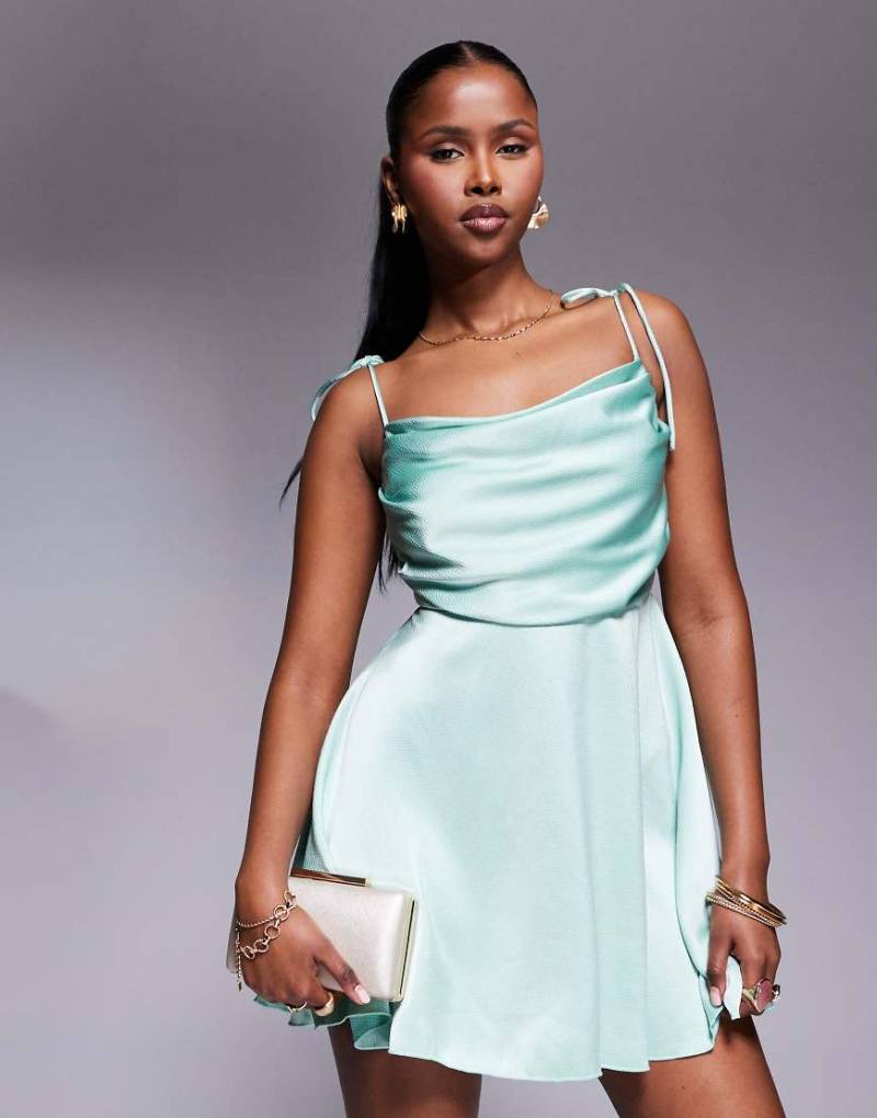 Rare London - Minikleid aus Satin in Türkis mit weitem Rock, gerafftem Dekolletee und Schnürdetail am Rücken-Grün von Rare