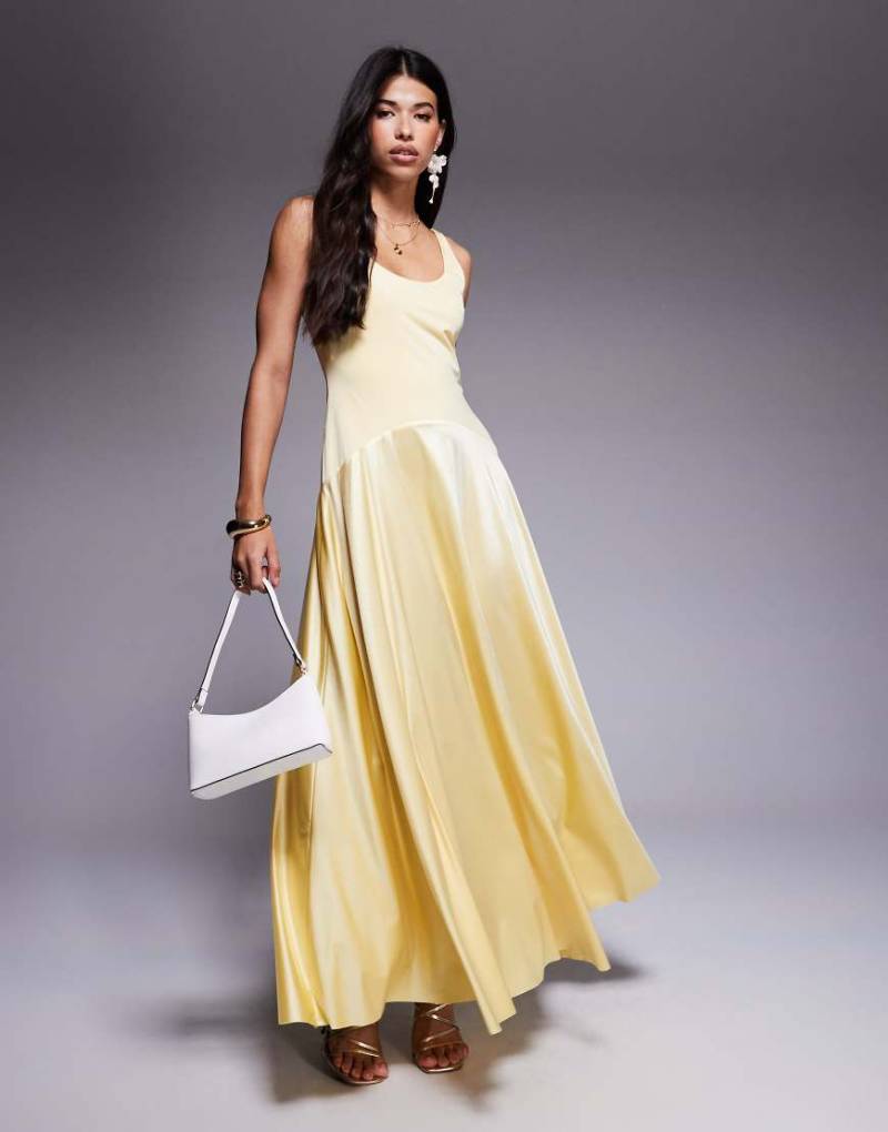 Rare London - Satin-Maxikleid in Gelb mit tiefer Taille und U-Ausschnitt von Rare