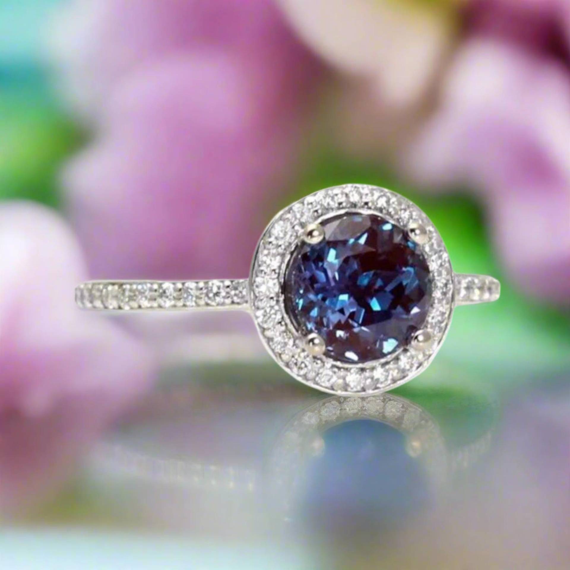 Farbwechsel Alexandrit Verlobungsring | Diamant-Halo Juni Geburtsstein von RareEarth