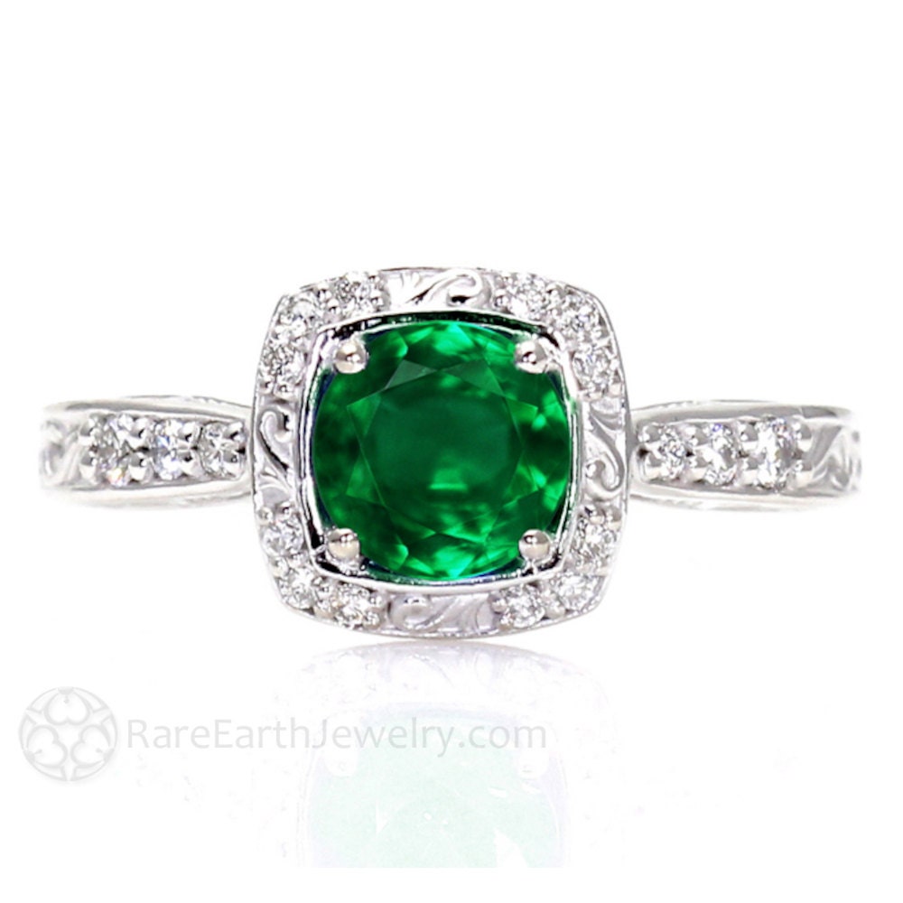 Art Deco Smaragd Verlobungsring Vintage Inspirierter Und Diamant Ring Mit Filigran Halo 14K Lab Created von RareEarth