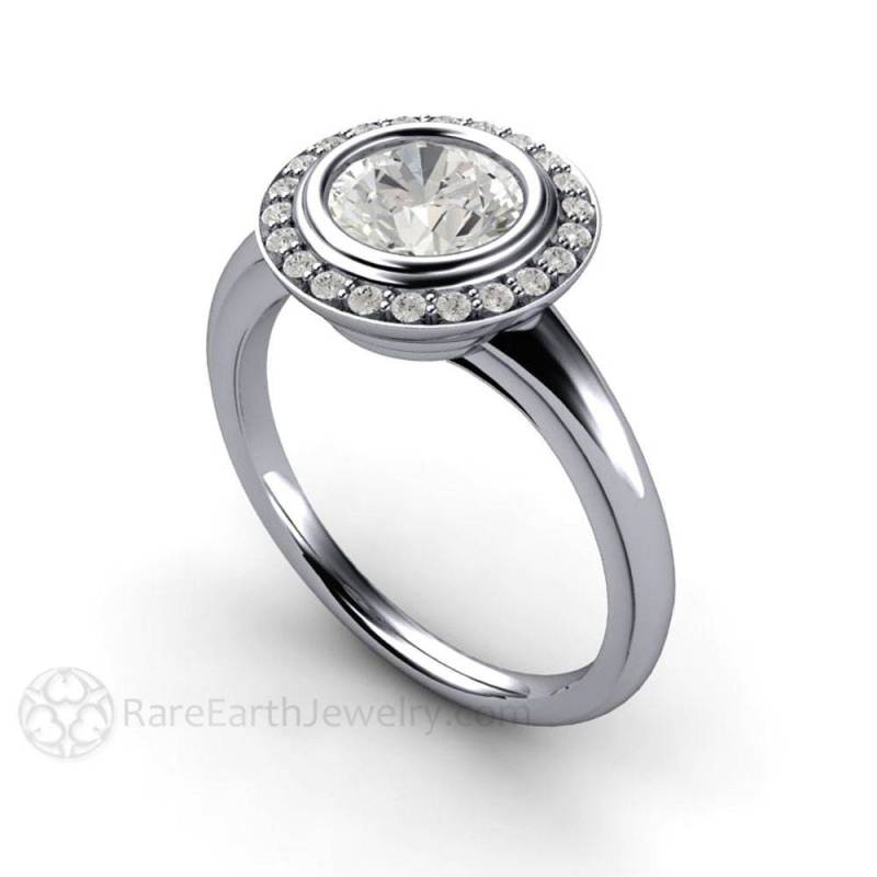 Art Deco Verlobungsring 1 Karat Rund Forever One Moissanit Ring Lab Created Diamond Halo Gold Oder Platin Unikat Handmade von RareEarth