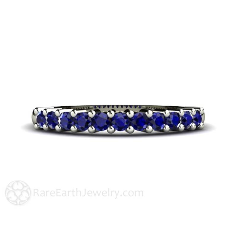 Blauer Saphir Band Blauer Ring Jubiläum Ehering 14K Oder 18K Gold September Birthstone Blauer Saphir Band Blauer Ring Jubiläum Ehering 14K Oder 18K Gold September Birthstone von RareEarth