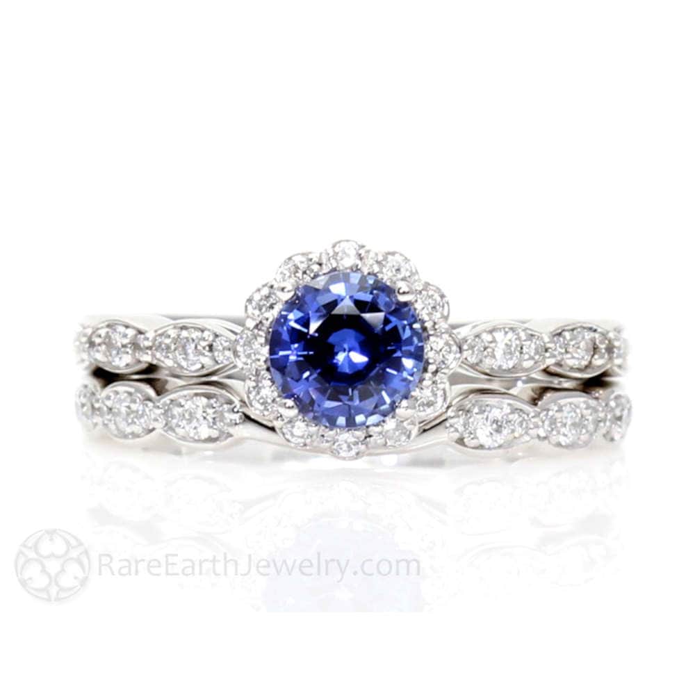 Blauer Saphir Ring Verlobungsring Vintage Inspiriert Diamant Halo Hochzeit Set Massivgold Oder Platin September Geburtsstein von RareEarth