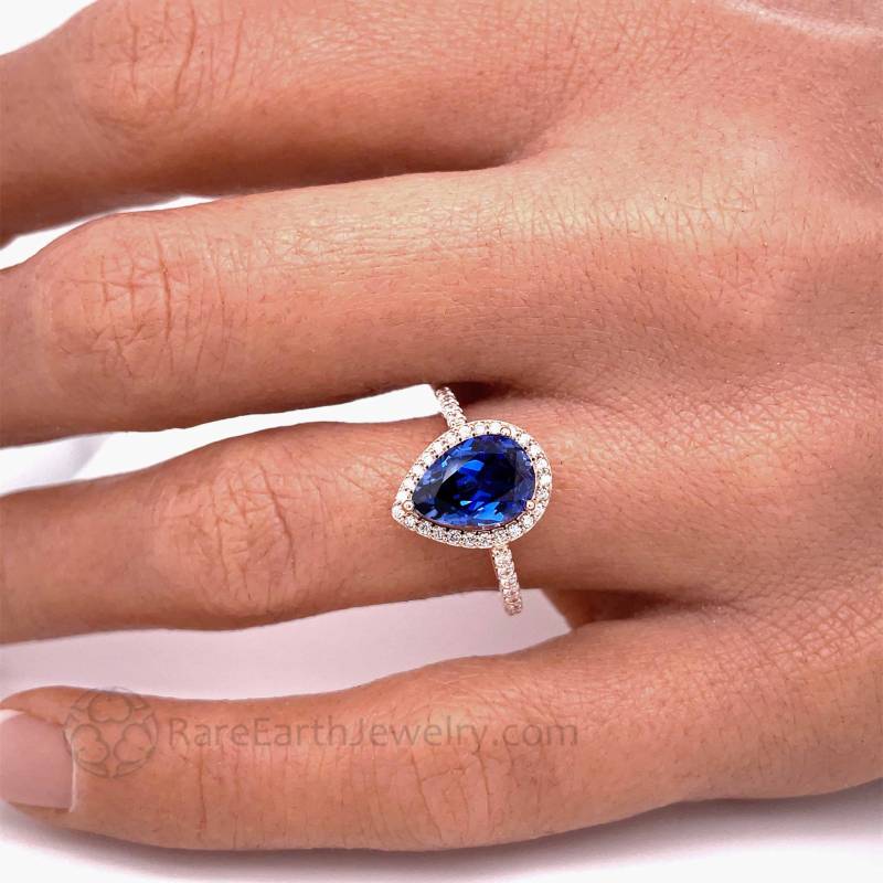 Blauer Saphir Verlobungsring Diamant Halo Pear Cut Ring Birnenförmiger Blauer September Birthstone von RareEarth
