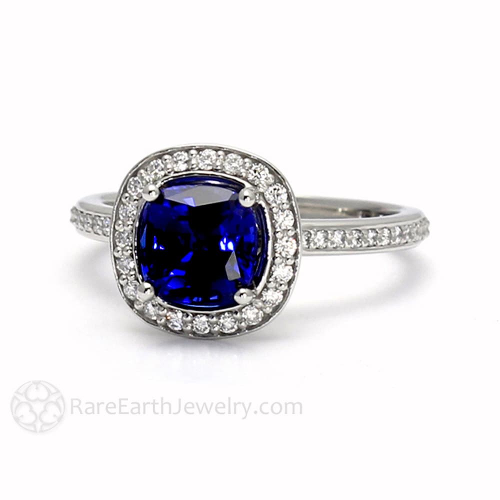 Blauer Saphir Verlobungsring Kissenschliff Ring Mit Diamant Heiligenschein in 14K Gold, 18K Gold Oder Platin von RareEarth