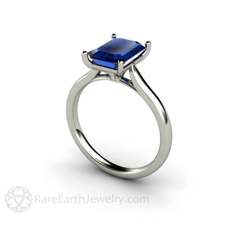Blauer Saphir Verlobungsring Solitär Ring Smaragdschliff 14K 18K Gold Platin Ehering von RareEarth