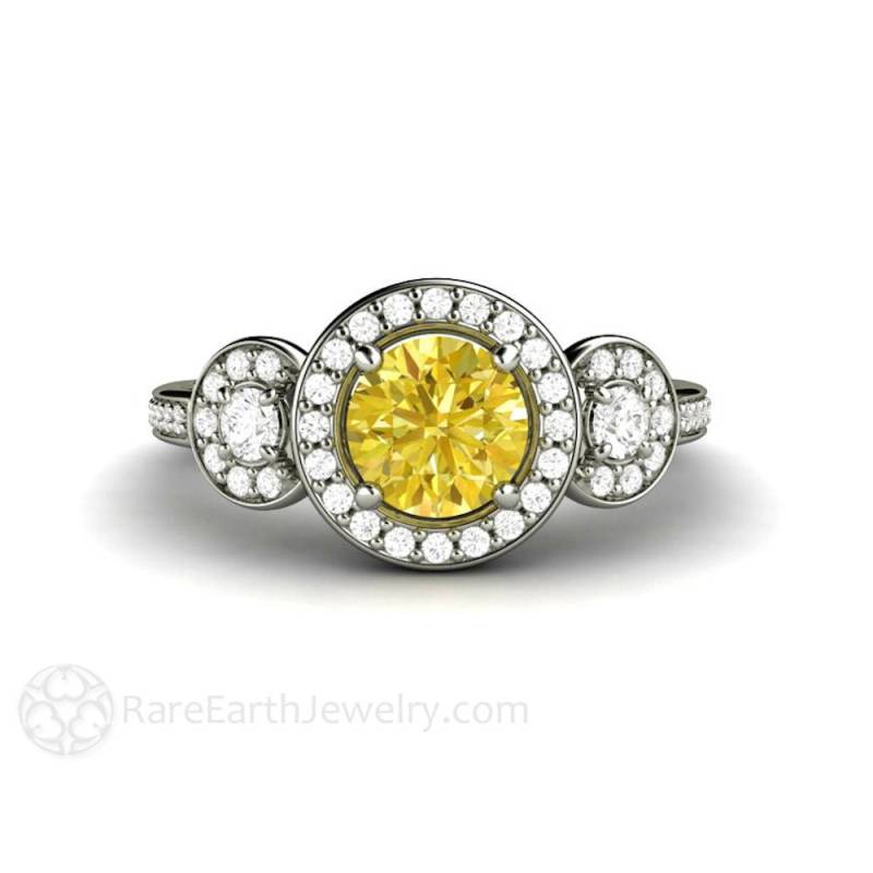 Gelber Saphir Verlobungsring Ring Mit Diamant Halo 3 Stein Drei in 14K Oder 18K Gold von RareEarth