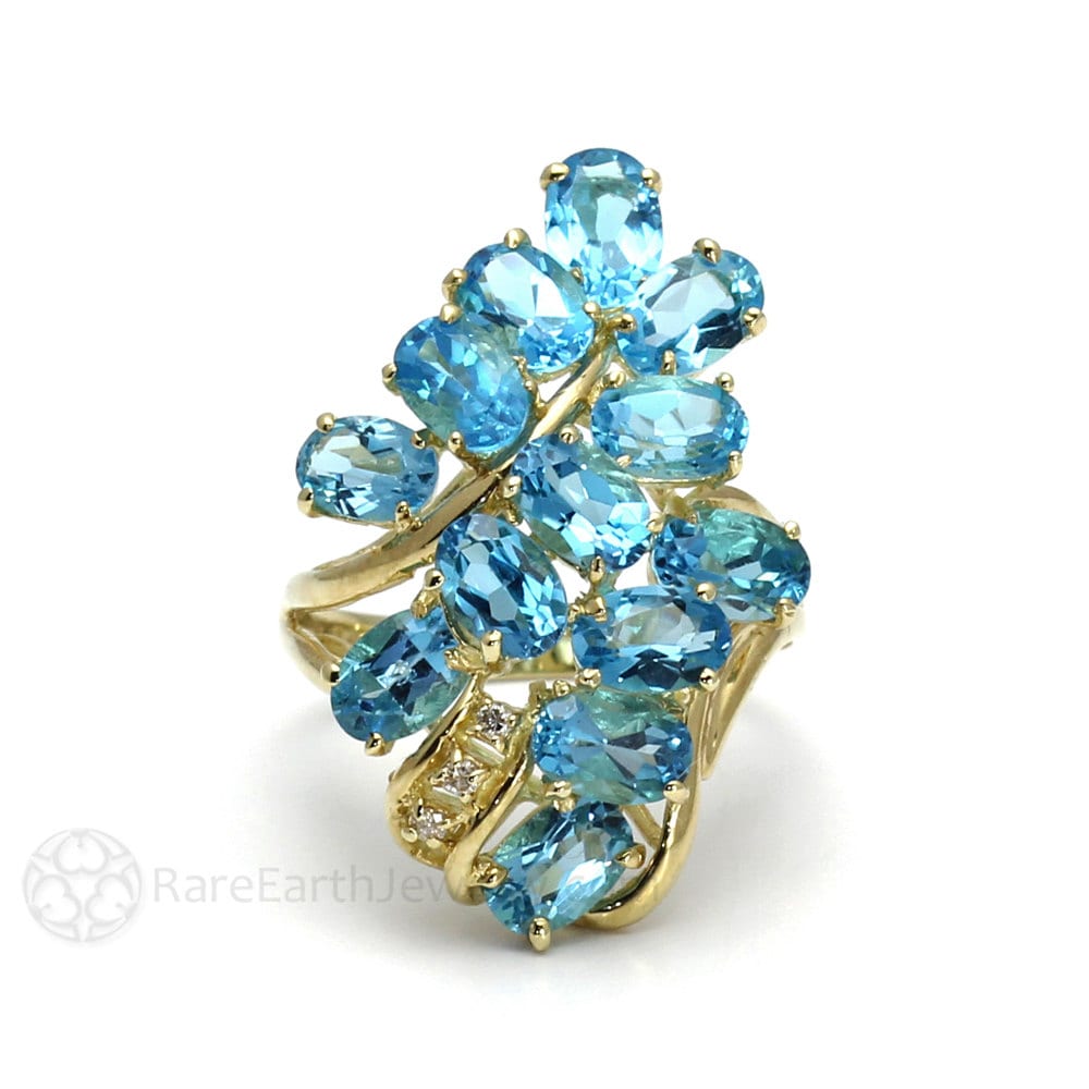 Großer Blautopas Ring Wasserfall 14K Gold Festival Boho Chic Statement Blauer Stein Multi-Stein Cluster Cocktail von RareEarth