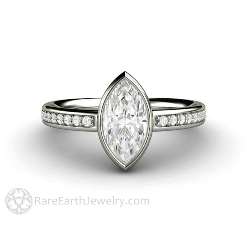 Moissanite Verlobungsring Marquise Cut Ring Einfache Lünette Set Solitaire Forever One Minimalist Modern von RareEarth