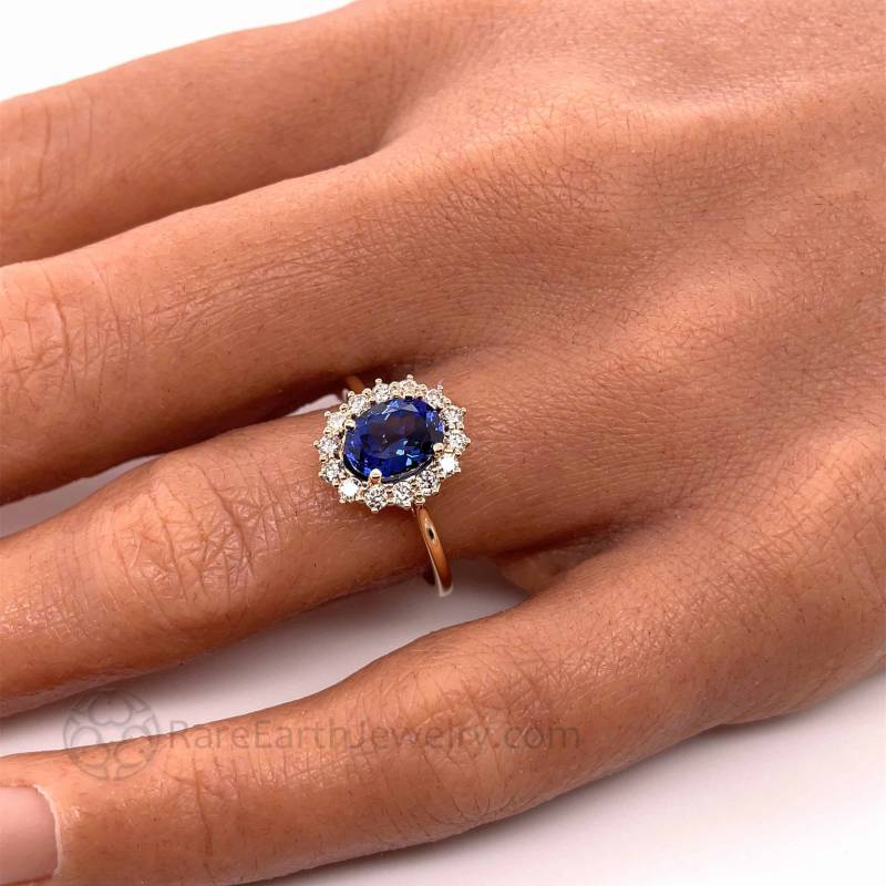 Oval Blauer Saphir Verlobungsring Ring Vintage Stil Diamant Halo Cluster Und September Geburtsstein von RareEarth