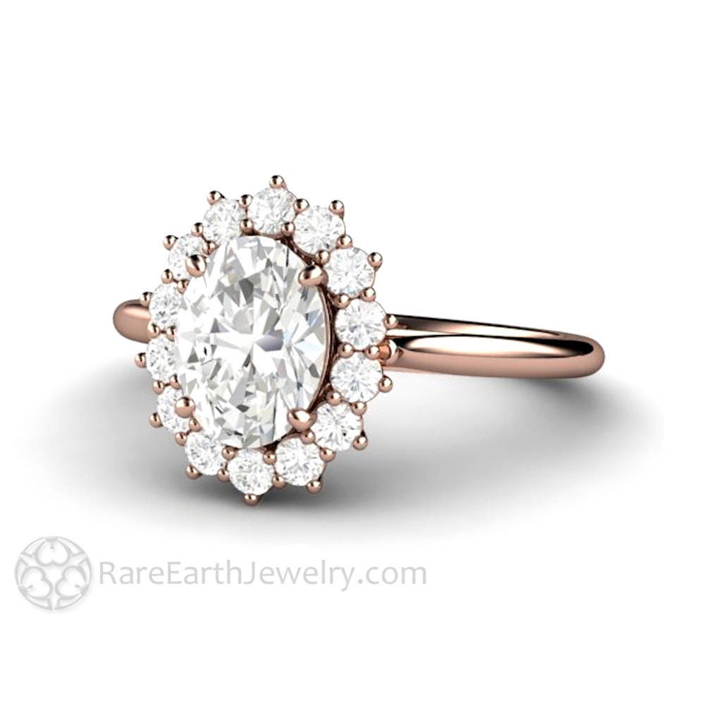 Ovaler Moissanit Verlobungsring Cluster Halo Forever One Ring Lab Created Diamond Alternative Verlobung in Gold Oder Platin von RareEarth