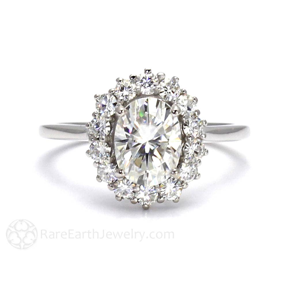 Ovaler Moissanit Verlobungsring Vintage Stil Cluster Design Forever One Halo Ring Lab Created Diamond Alternative Ethical von RareEarth