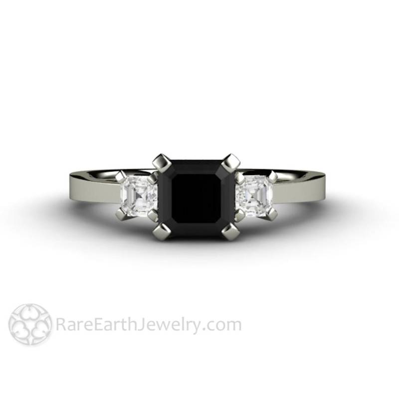 Schwarzer Diamant Verlobungsring, Asscher Cut Ring, Drei Stein Modernes Einfaches Design 14K 18K Gold Oder Platin von RareEarth
