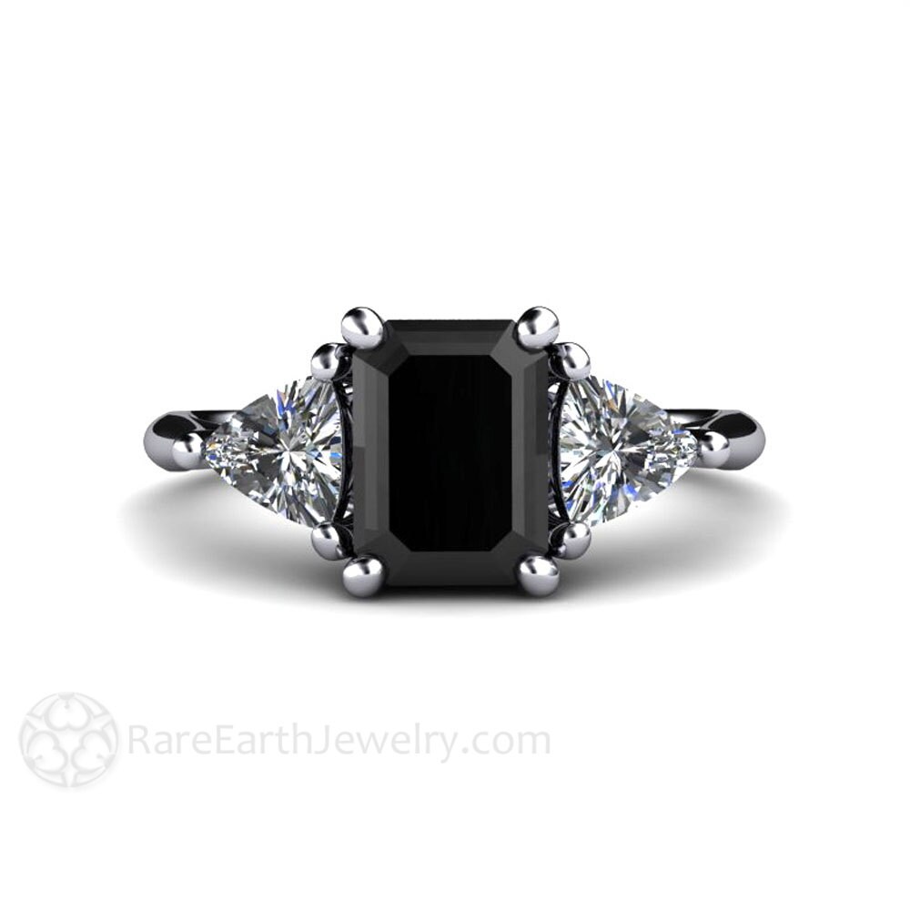Schwarzer Diamant Verlobungsring Vintage Black Diamond Ring 3 Steine Mit Trillion Diamanten in Platin von RareEarth