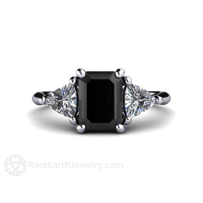 Schwarzer Diamant Verlobungsring Vintage Black Diamond Ring 3 Steine Mit Trillion Diamanten in Platin von RareEarth