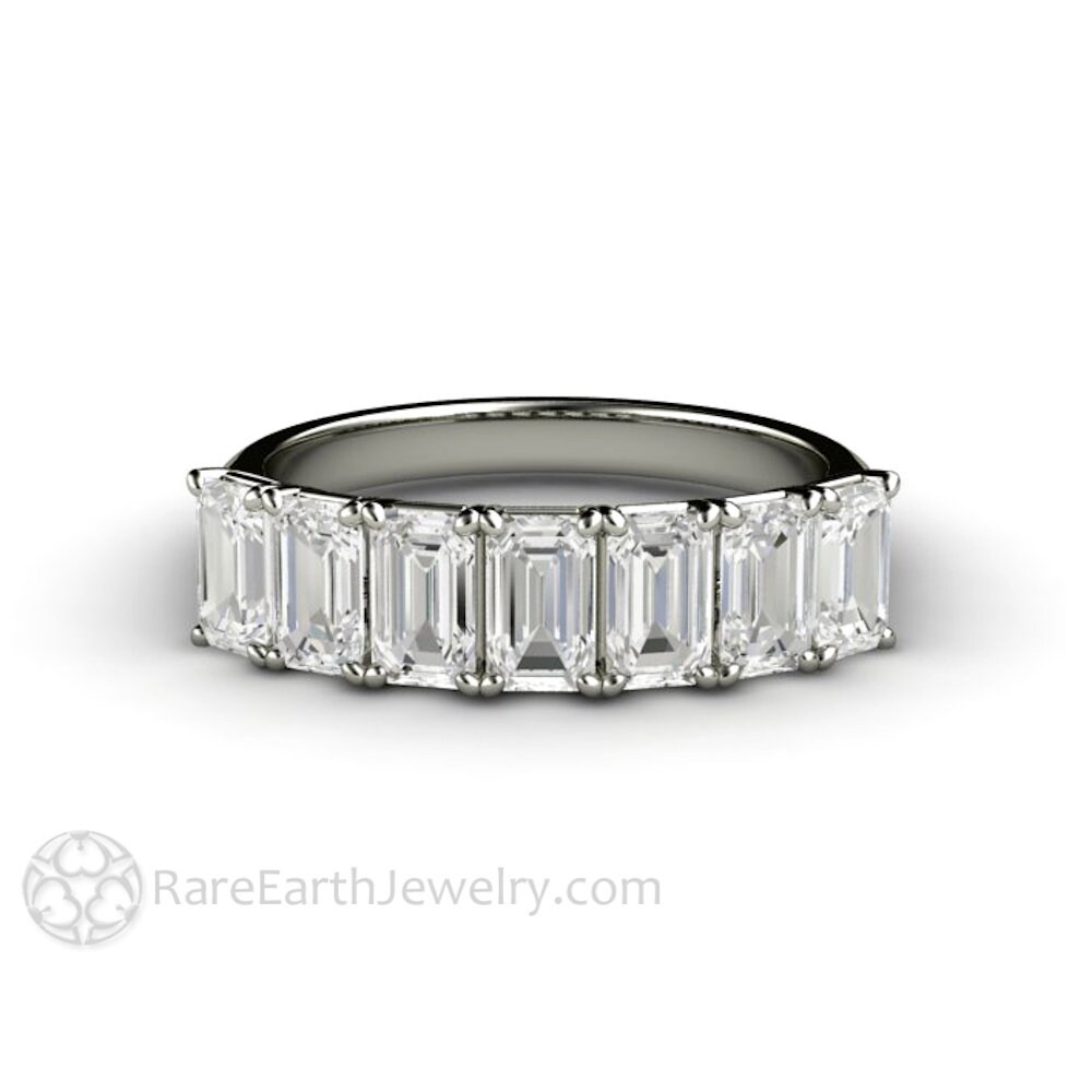Smaragd Cut Moissanit Ehering Stapelbarer Ring Jahrestag Band Stapelring Forever One Diamond Alternative von RareEarth