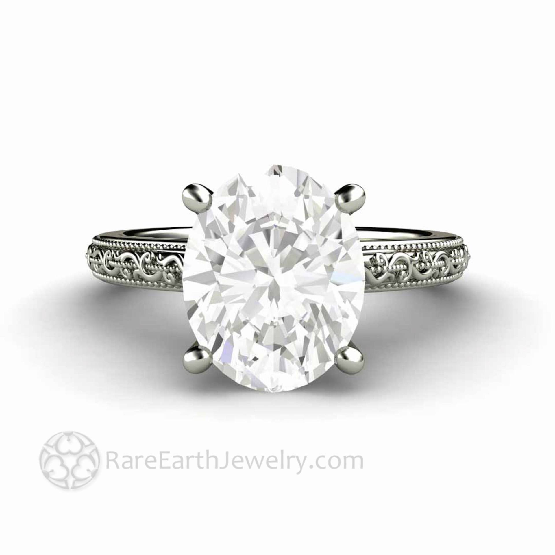 Vintage Inspirierter Oval Moissanit Solitär Ring, Cut Verlobungsring, 10x8mm Forever One Ring Filigran 14K Gold von RareEarth