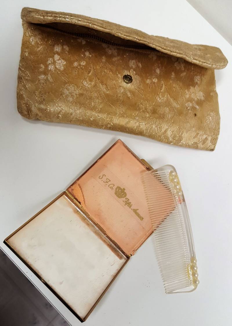 Antikes 1920Er Jahre Abend Taschenset Gold Handtasche Cocktail Mit Original Puderdose Und Colm Hair Von S F Co Fifth Allee Ein Must See & Have Antikes 1920Er Jahre Abend Taschenset Gold Handtasche Cocktail Mit Original Puderdose Und Colm Hair Von S F Co Fifth Allee Ein Must See & Have von RareEarthProducts