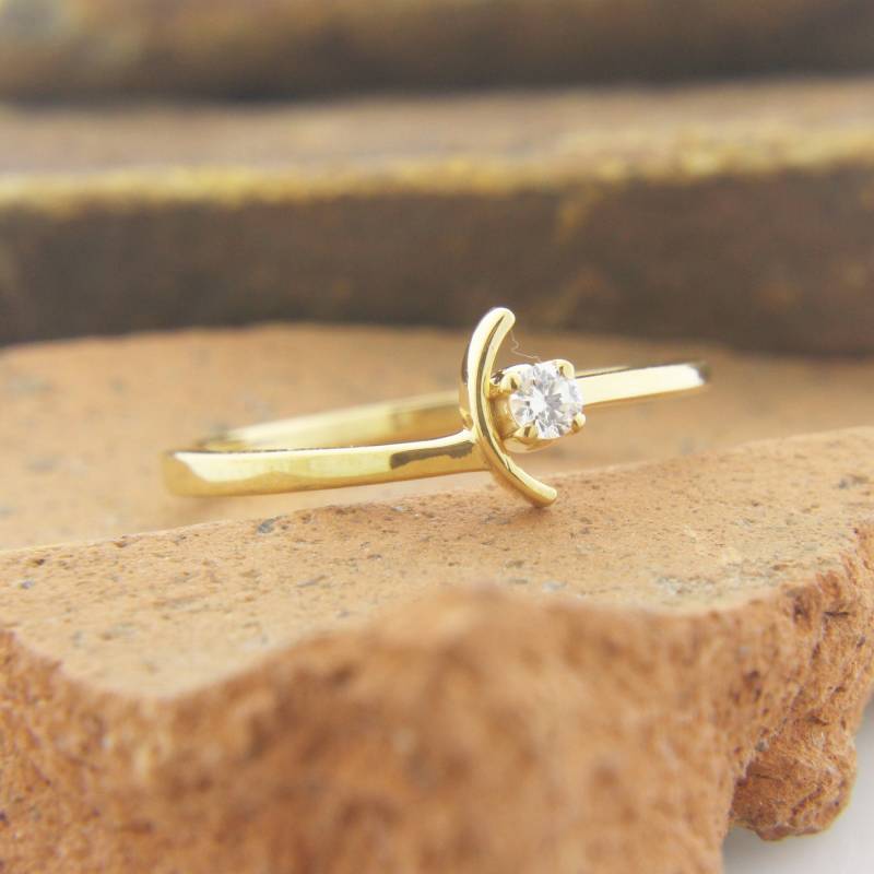 Moderner Abstrakter Diamant-Verlobungsring - Einzigartiges Jubiläumsgeschenk von RareFineJewellery