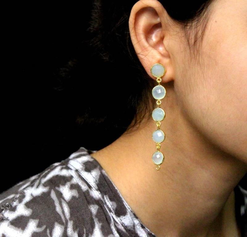 2.71" Grau Chalcedon Runde Ohrringe/Fünf Stein Gold Lünette Set Geschenkidee Hochzeit Schmuck Edelstein Münze von RareGemsNJewels