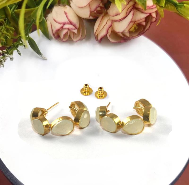 22Kt Vergoldete Weißer Chalcedon Creolen | 34mm Fünf Stein Braut Hochzeit Ohrringe Geschenk Für Sie von RareGemsNJewels