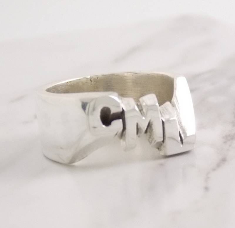 Große Hand Geschnitzt Massiv Sterling Silberring Auf Bestellung Mit 3 Initialen Ihrer Wahl Quadrate Design Mens Womans Unisex von RareInclusions