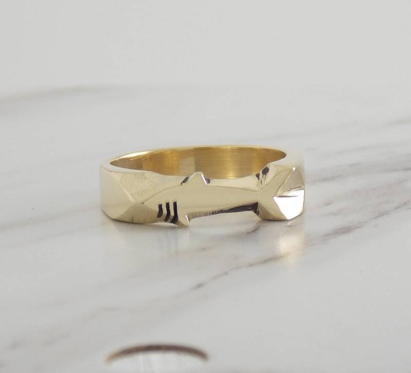 Shark Ring Hand Geschnitzt Solid Gelb Messing Made Custom Einzigartige von RareInclusions