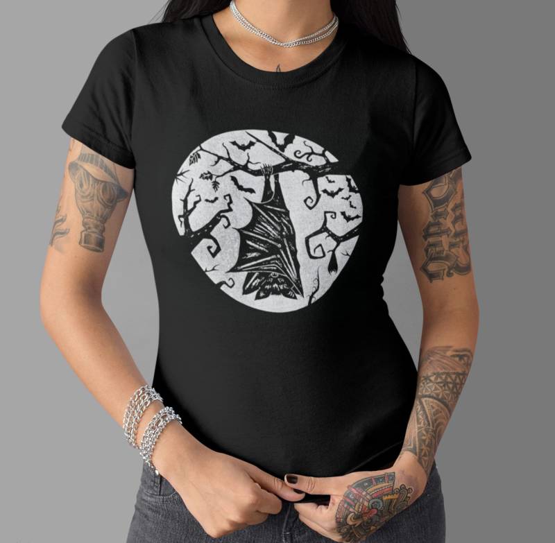 T Shirt Damen | Fledermaus Goth Schwarzes Klamotten Girly Bio Fledermäuse Süss Dunkle Kleidung von RareRitaUnart