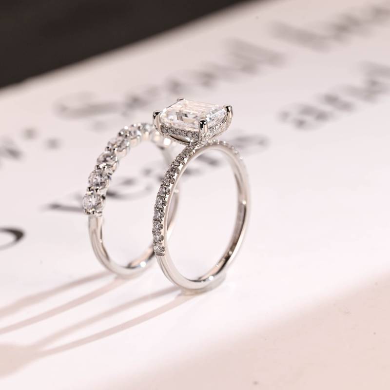 18K Weißgold Emerald Cut Moissanite Ehering Set/Passende Braut Band Jubiläumsgeschenk Für Frauen Vorschlag Ring Sie von RareSparklesCo
