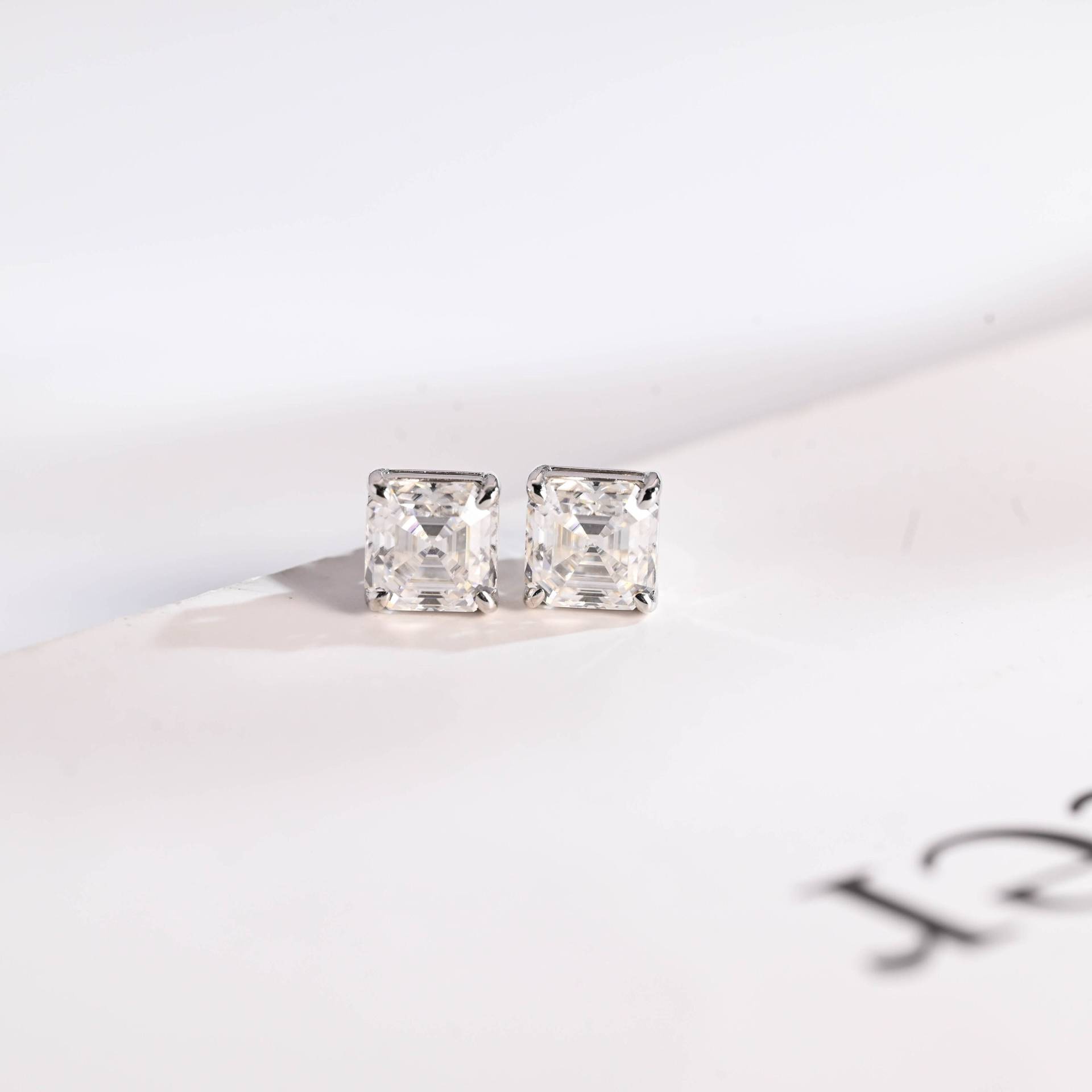 9K/14K 18K Massivgold Tägliche Dainty Asscher Cut Moissanite Ohrringe Stud Jahrestagsgeschenk Für Frauen Weihnachtsgeschenk Ihre Frau von RareSparklesCo