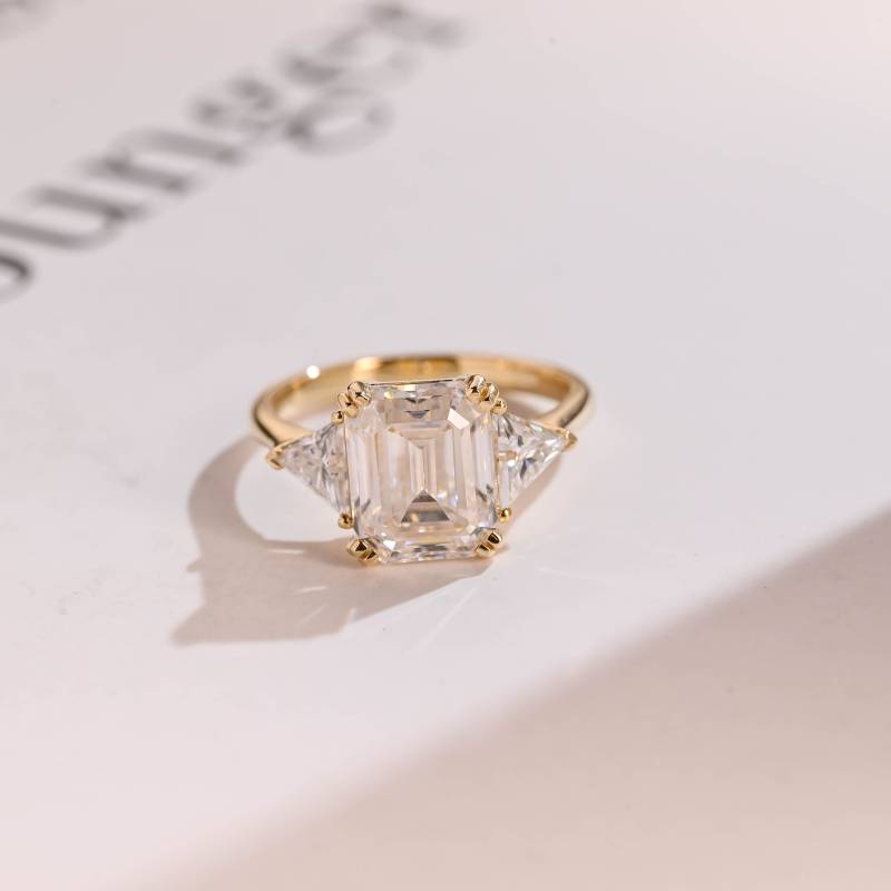 Solid Gold Moissanite Verlobungsring Smaragd Schnitt Mit Trillion Seite/Ehering Jahrestag Geschenk Versprechen Ring Für Sie, Frauen, Frau von RareSparklesCo