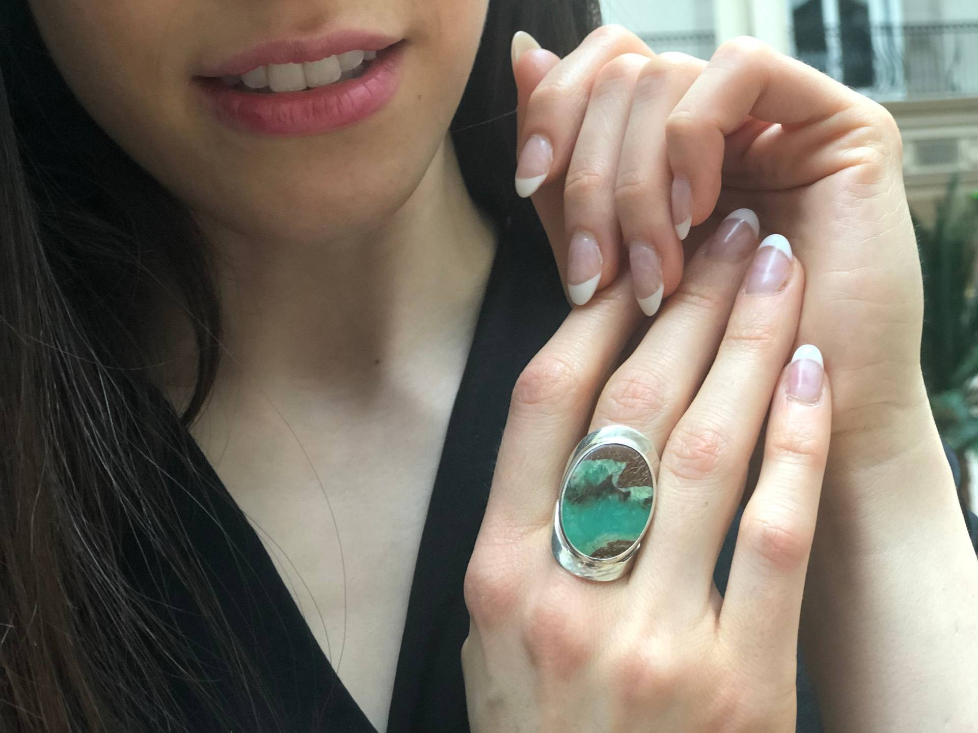 Chrysopras Ring, Natürlicher Chrysopras, Statement Großer Oval Rohe Metrix Langer Grüner Massiver Silber Ring von RarebyAdinaStone