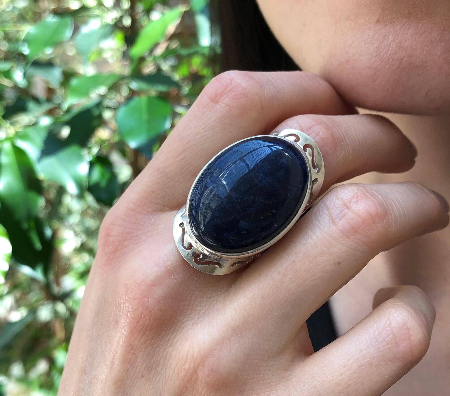 Großer Sodalith Ring, Blauer Natürlicher Sodalith, Oval Vintage Ringe, Großer Steinring, Tiefblauer Massiver Silberring von RarebyAdinaStone