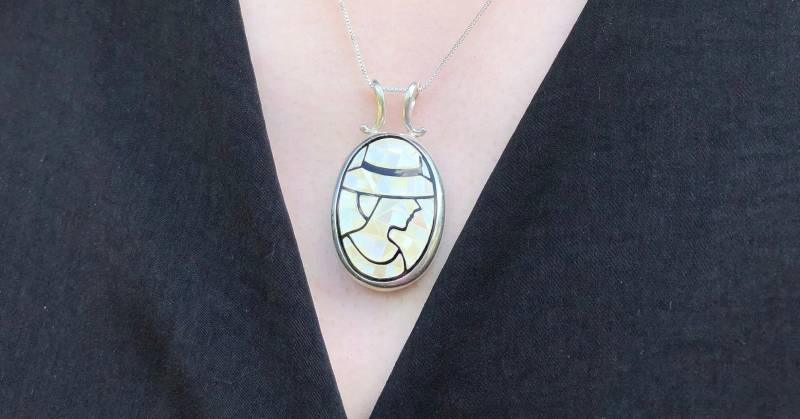 Lady Anhänger, Mosaik Perlmutt Statement Großer Ovaler Stück, 925 Anhänger von RarebyAdinaStone