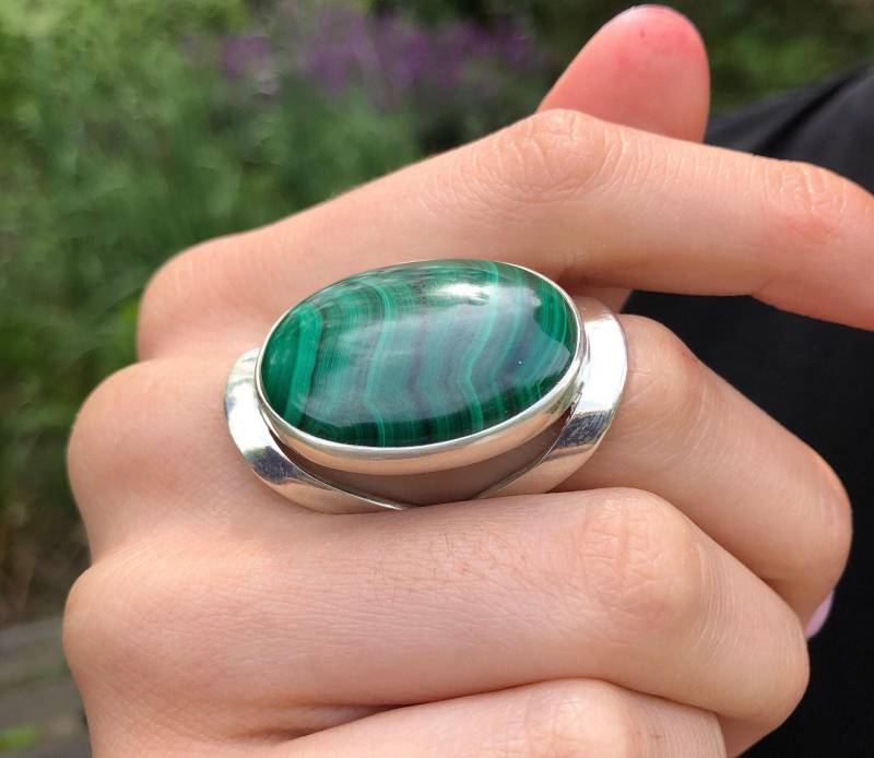 Malachit Ring, Natürlicher Malachit, Statement Großer Stein Grüner Boho Massiver Einzigartiger Silber Ring von RarebyAdinaStone