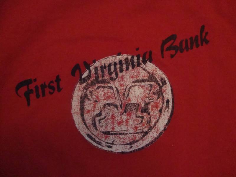 Vintage 80Er Jahre First Virginia Bank Rotes T-Shirt Größe M von RareshirtVintage