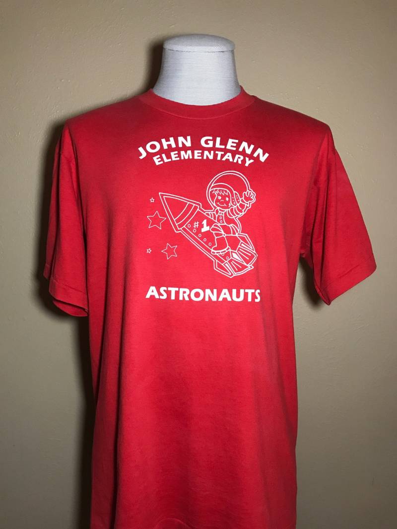 Vintage 90 Es John Glenn Elementary Space Rocket Astronauts T-Shirt Size L Large von RareshirtVintage