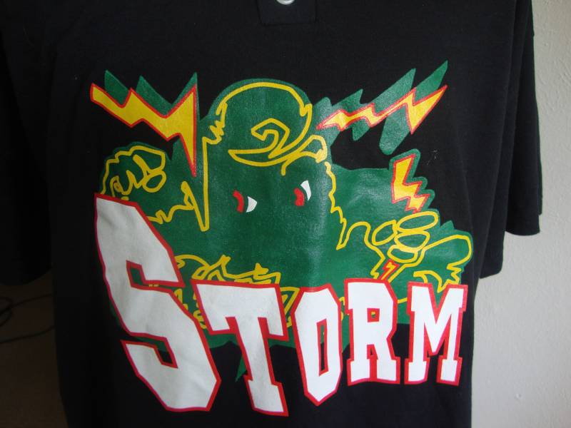 Vintage 90Er Jahre Sturm Knopf Schwarz T Shirt Größe Xl von RareshirtVintage