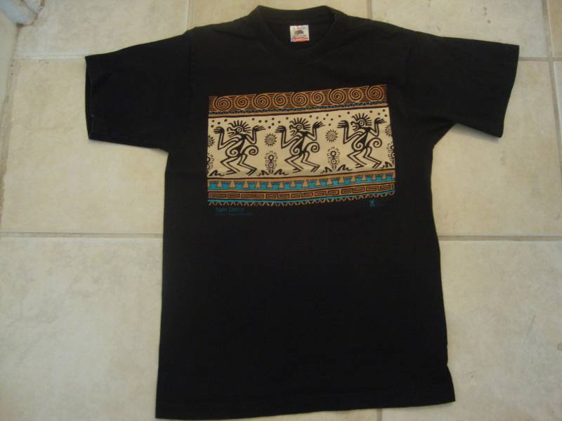 Vintage 90Er Rain Dance Aztec Stamp Design Schwarzes T-Shirt Size S von RareshirtVintage